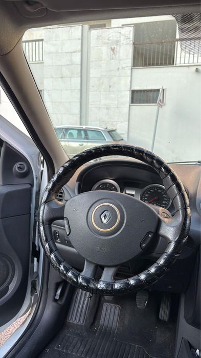 Renault Clio III 1.5 dCi (Ano 2008) – 5 Portas