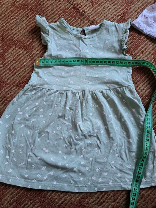 Сукня на дівчинку 12-18 місяців . В ідеальному стані