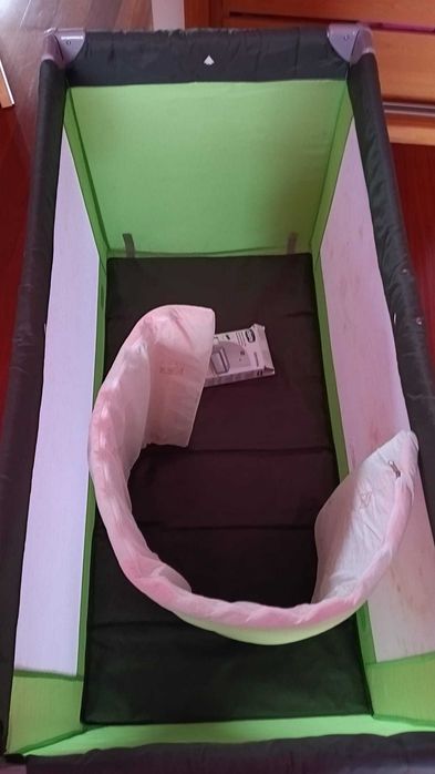 Cama de viagem Chicco com colchão e rede mosquiteira