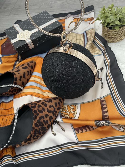 клатч у вигляді кулі