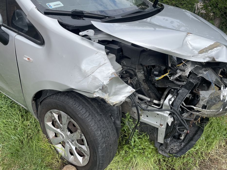 Kia Rio uszkodzona