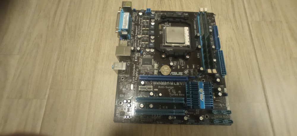 Материнська плата