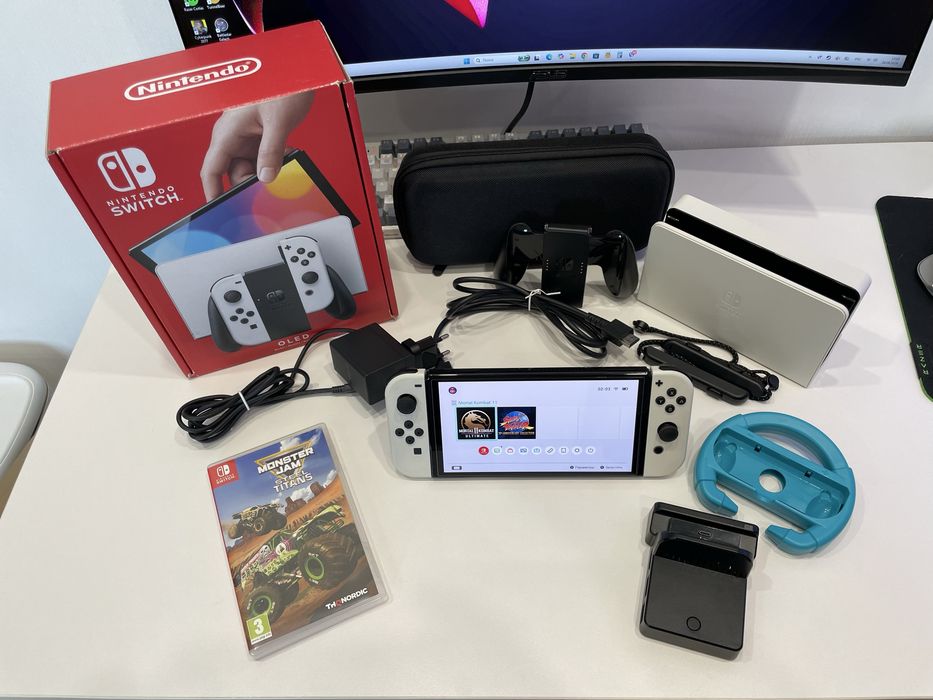Nintendo Switch OLED б/у + гра Monster Jam + руль + док-станція