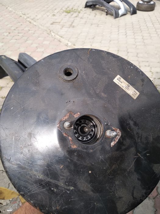 Главный тормозной цилиндр Вакуумний тормозной бачек . Цилиндр