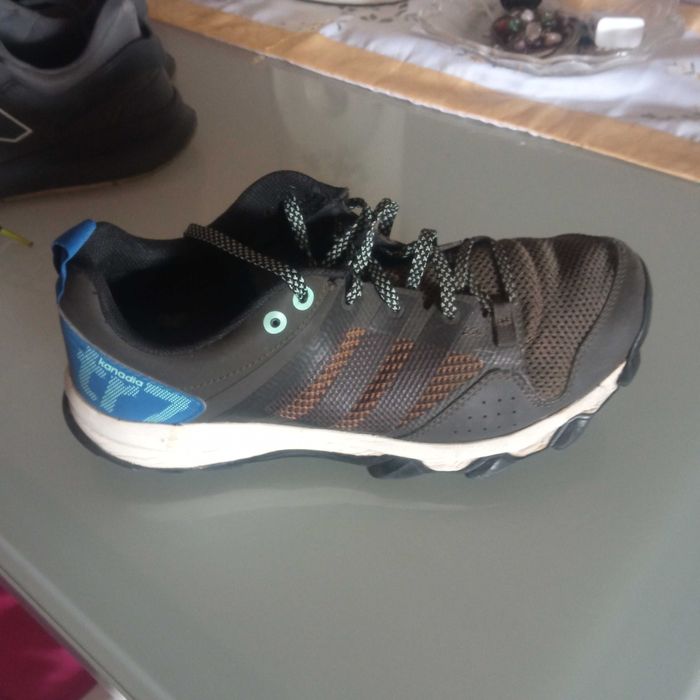 Tenis adidas / new balance