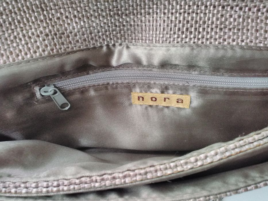 mala  senhora nova de cor creme com alsa forrada por dentro em tecido