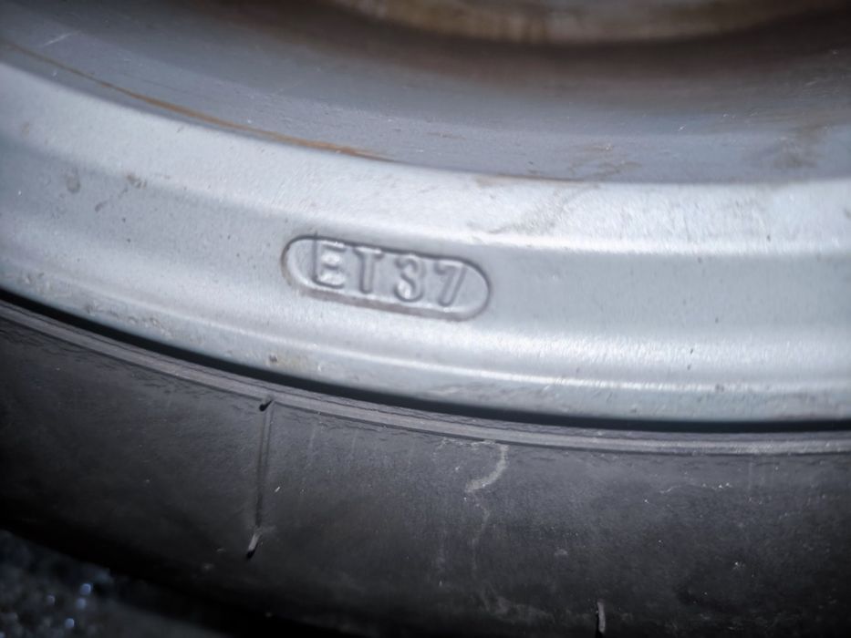 Jantes 15 OZ racing F1 originais como novas 4x100/4x108 com pneus 195/50
ET 37
8J