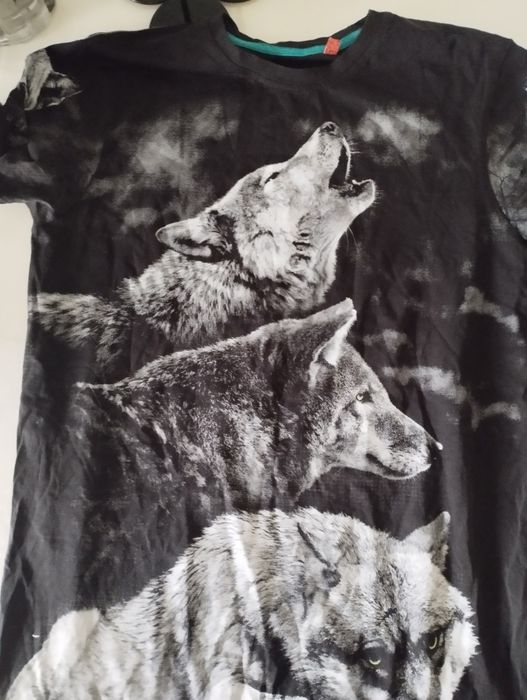 Фирменная футболка на парня подростка размер М с волками