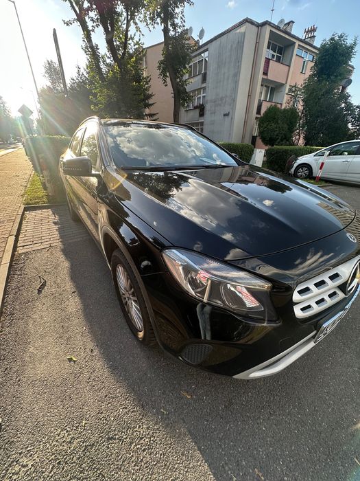 Mercedes-Benz GLA 180 • 2019 r • benzyna