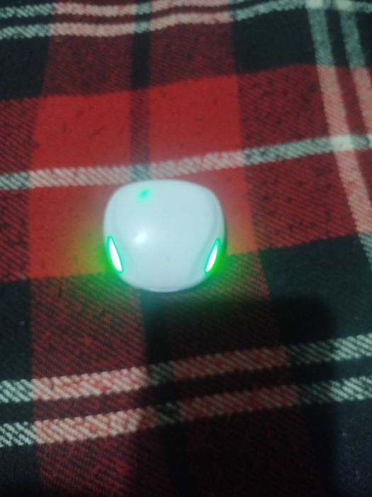 Airpods.  Lenovo