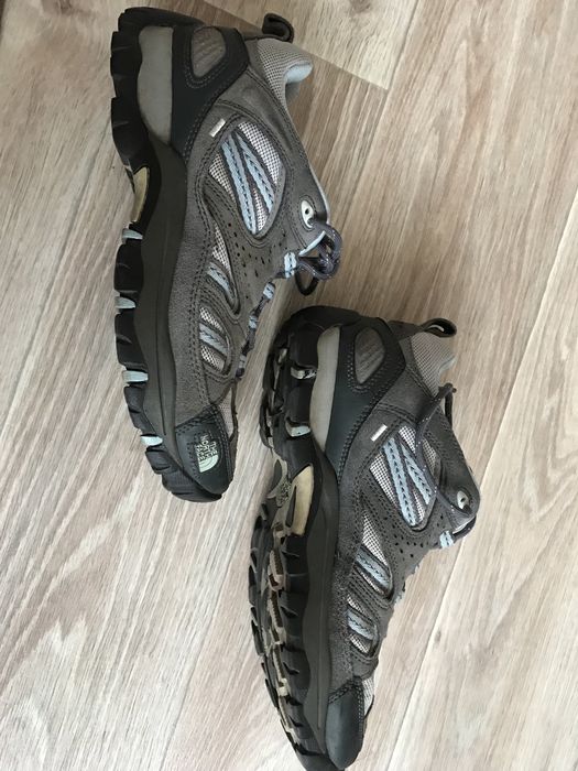 Продам кросовки The north face