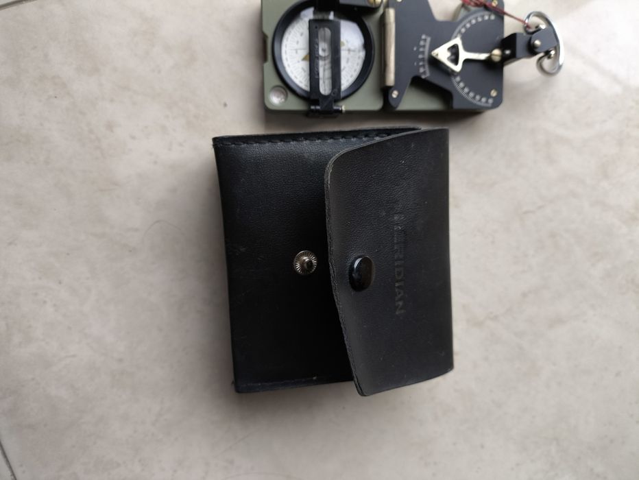 Bússola e clinómetro suíço Meridian (INCA 15.8934) – Verde azeitona –