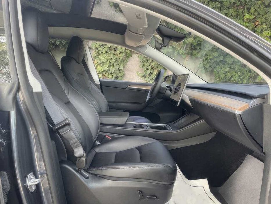 Tesla Model Y Long Range      2023