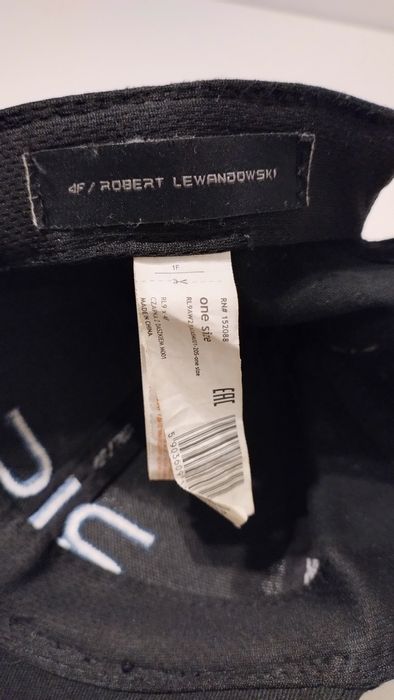 Czapka Robert Lewandowski  z daszkiem czarna dziecięca