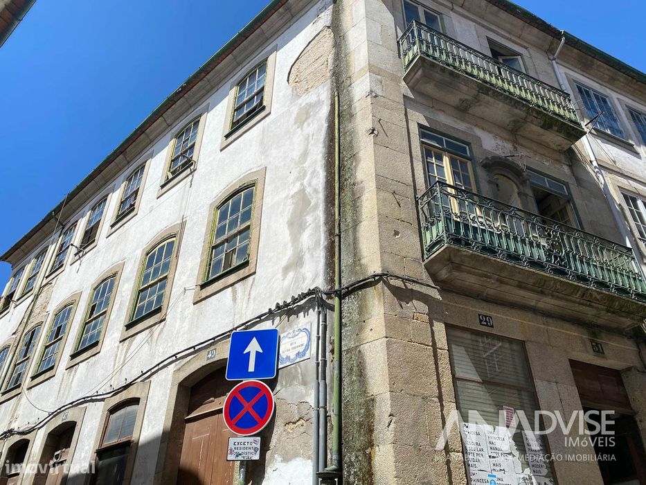 Prédio T6 a venda em pleno centro histórico de Viseu — Viseu, Viseu