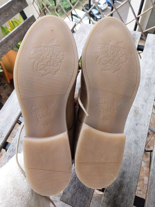 Sapatos em pele creme/bege