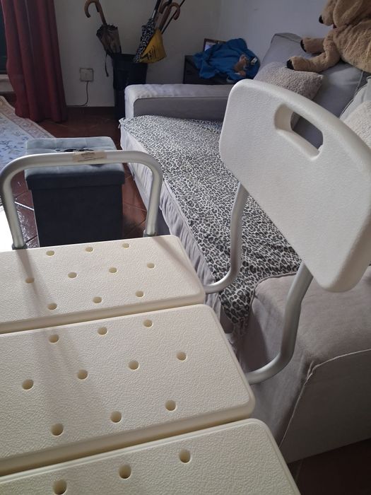 Cadeira de banho  dentro e fora com pés anti derrapante