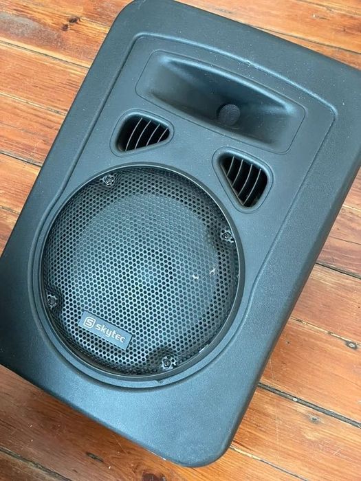 300W x 2 skytec active speakers PA