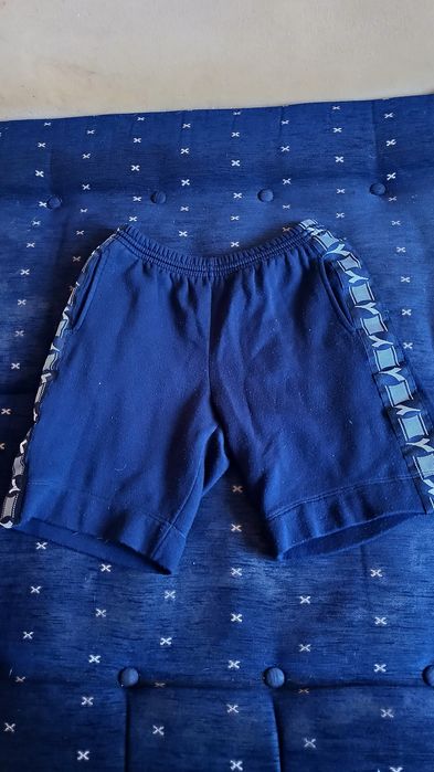 Szorty męskie granatowe.