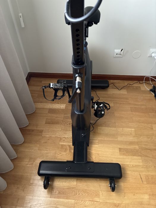 Bicicleta estática nova