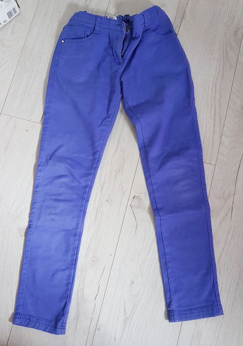 Spodnie  fioletowe s s rozmiar 146