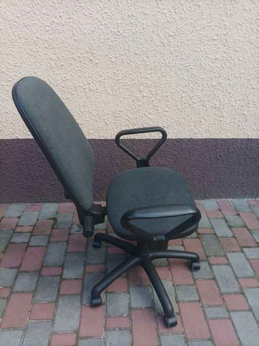 Продам крісло офісне