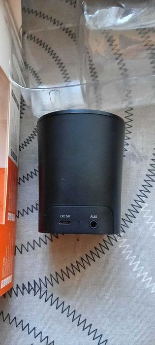 Портативна блютуз колонка Acme SP109