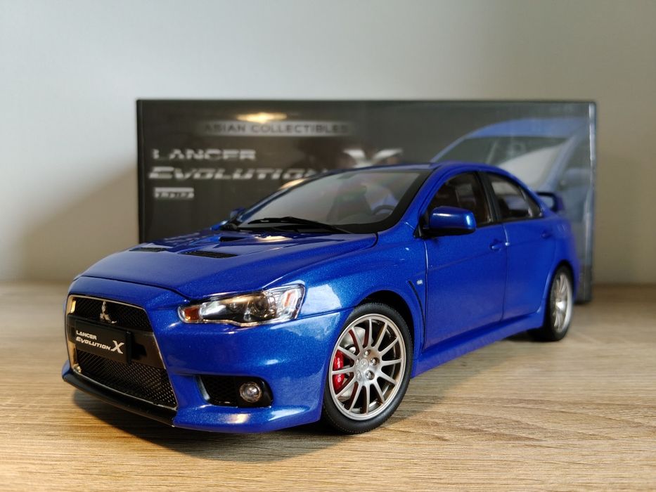 Mitsubishi Lancer Evo model w skali 1:18 VIAT/otwierane elementy
