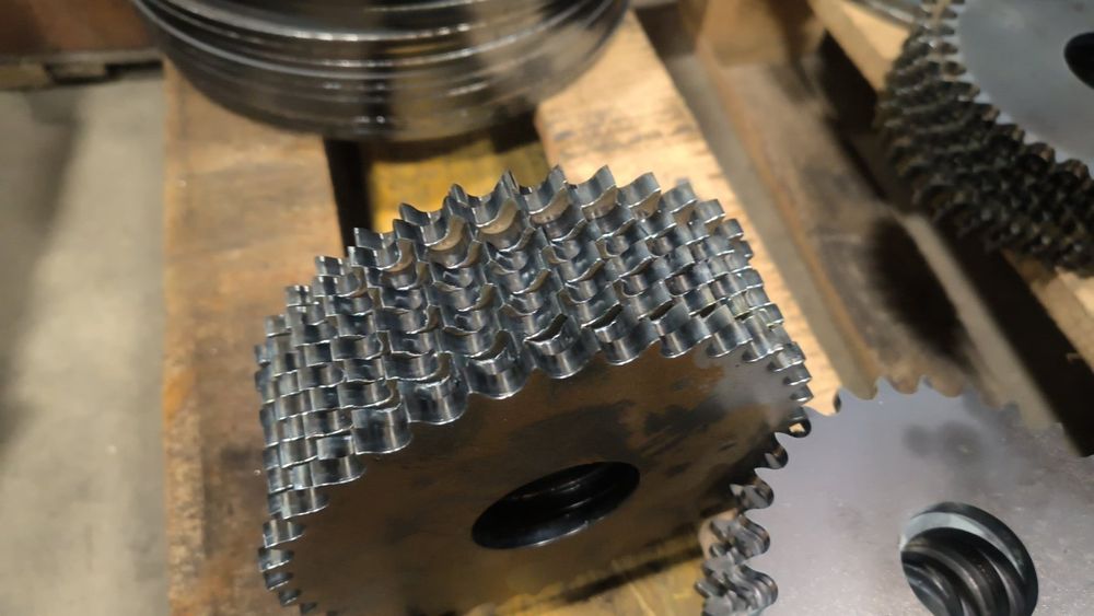 Лазерна різка, гнуття металу