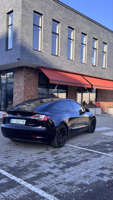 Tesla 3 perfomace 2021