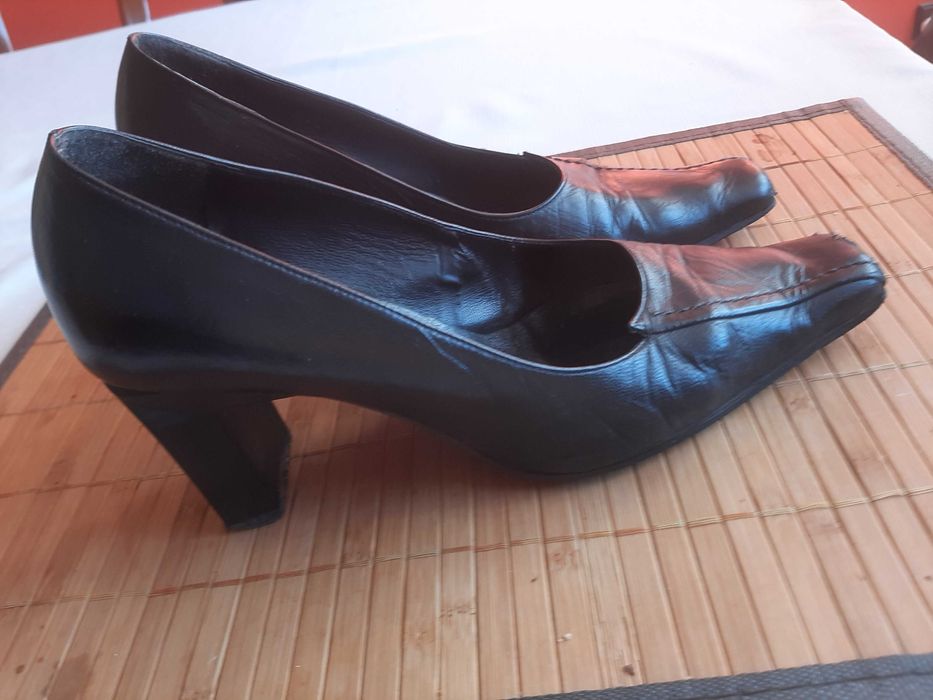 Pantofle damskie RYŁKO -obcas słupek, rozm. 37. Skóra naturalna