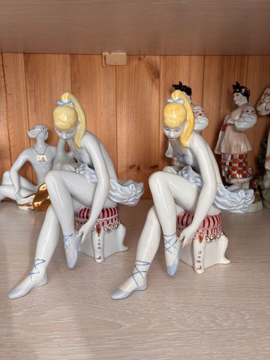 Статуетки фарфорові.
