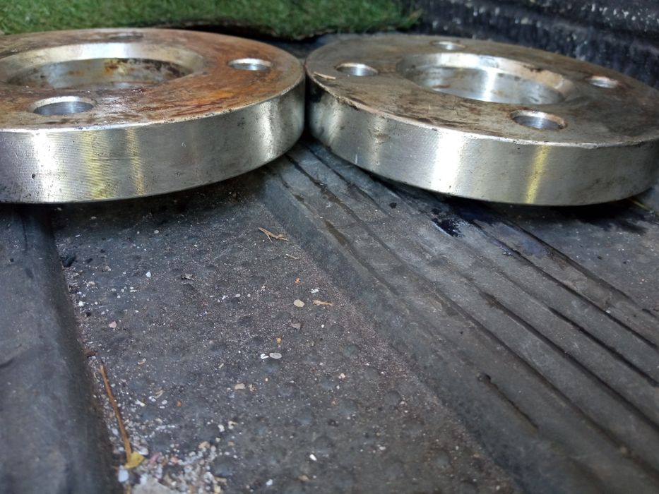 Vendo  Espaçadores 4 x100 e  universais