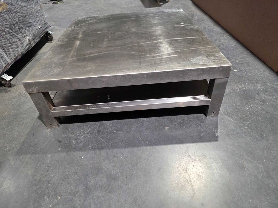 Nierdzewna podstawa do pieca 90 × 77 × 25 cm