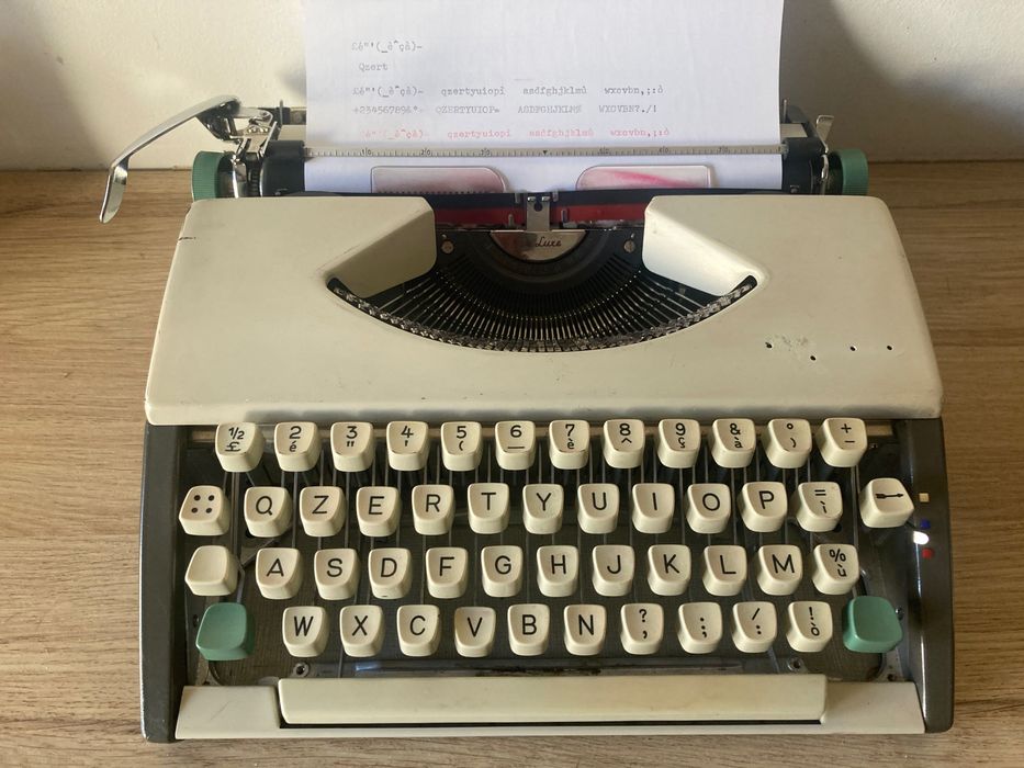 Máquina de escrever  **  Olympia SF