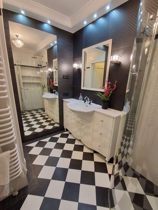 WYSOKI STANDARD  80m²   2  sypialnie  klimatyzacja  Balkon  Garaż i Miejsce Postojowe  Zana60