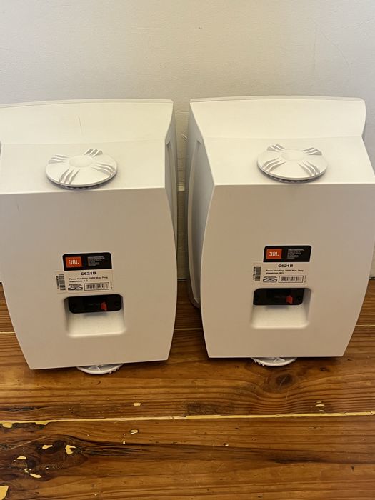 Par de colunas de som JBL