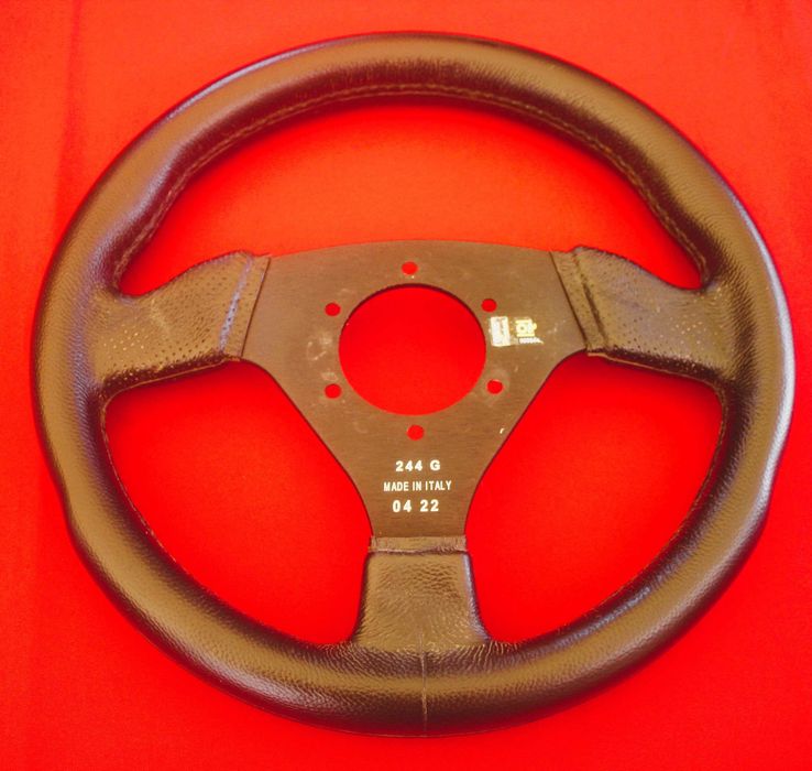 Volante Desportivo OMP Trecento – Poliuretano / Original "Made in Italy" (Excelente Estado / Pouco Uso)