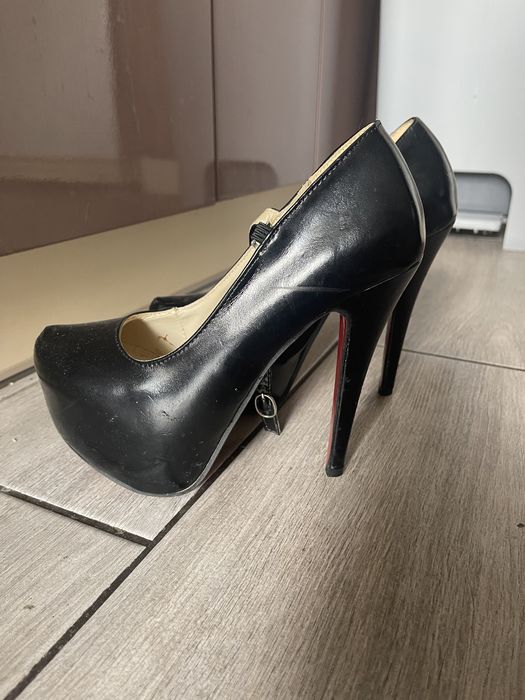 Шикарні туфлі лабутени louboutin лакові каблуки з ремішком