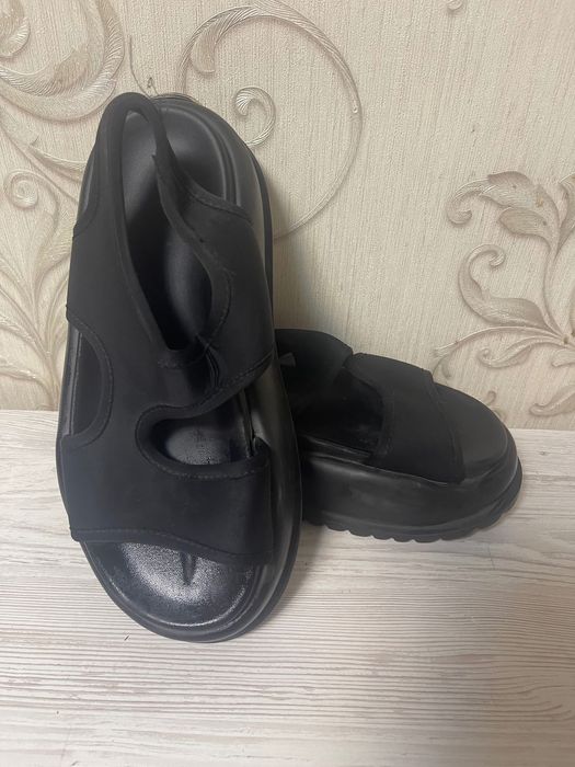 Жіночі босоніжки 39 р