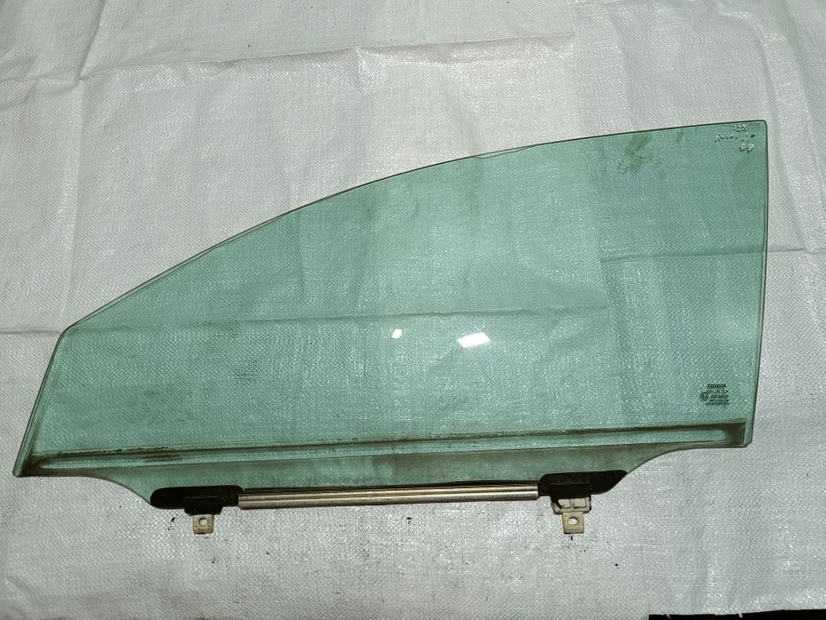 Бокове скло авенсіс т25 заднє переднє ліве праве  Avensis T25