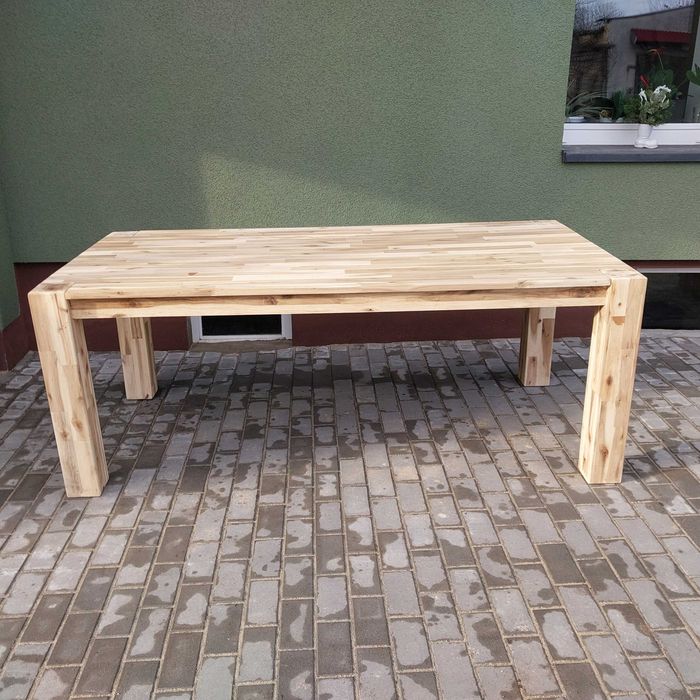 Stół z litego drzewa