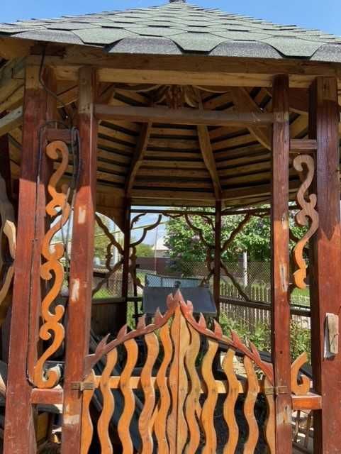 Дерев'яна альтанка