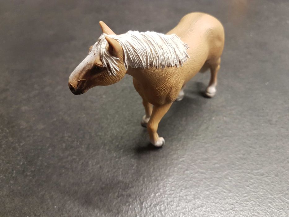 Figurka Schleich ogier koń rasy Palomino 13618 konik Gdynia Pustki