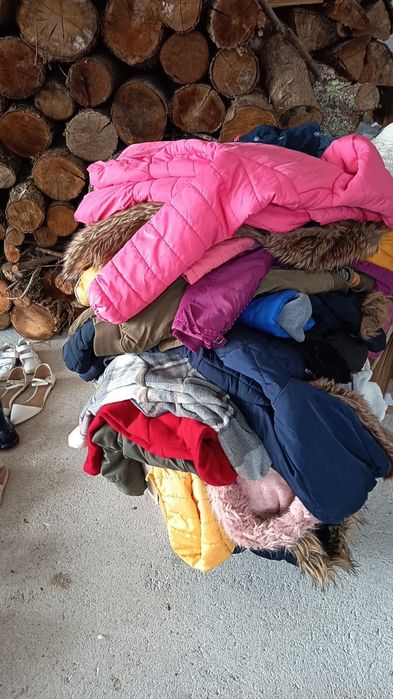 Roupa e calçado varias marcas.   528 peças