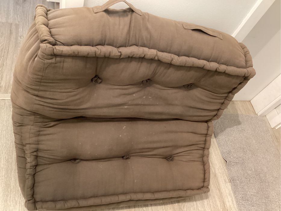 Almofada de chão para sala.