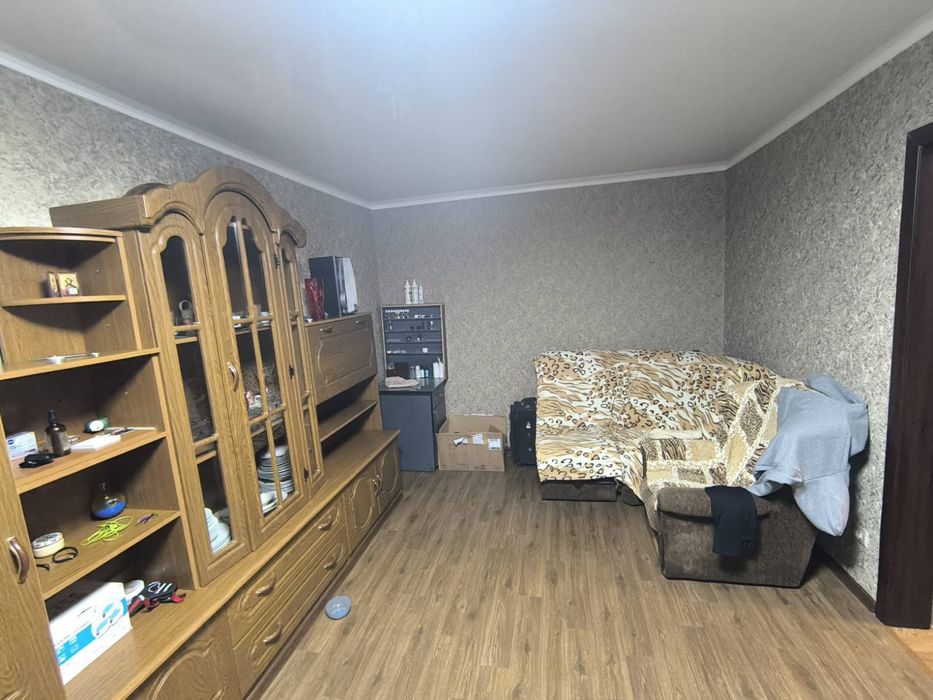 Продам 3 комнатную квартиру с ремонтом мебелью и техникой  17кв.