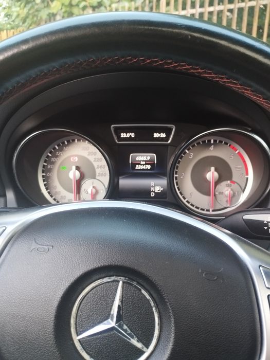 Mercedes Benz CLA 220 AMG