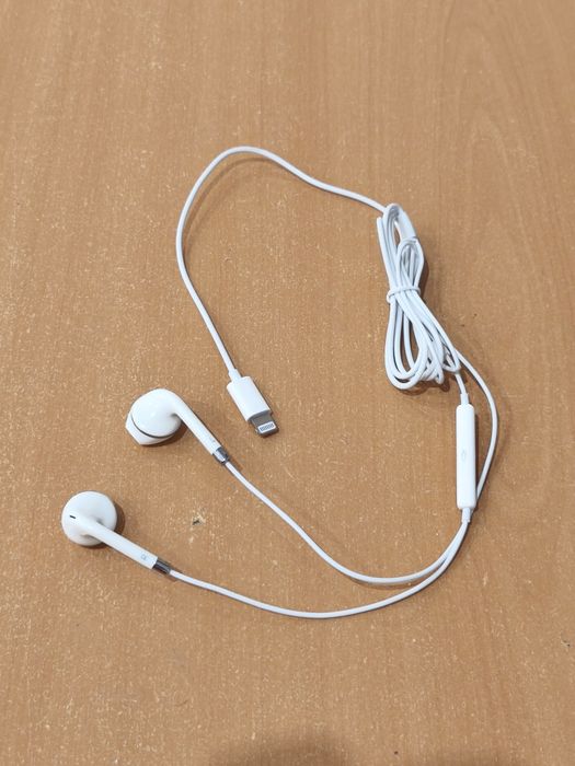 Навушники провідні до айфона