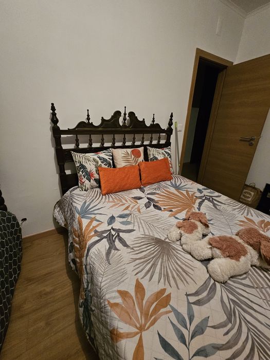 Cama de Casal em Madeira